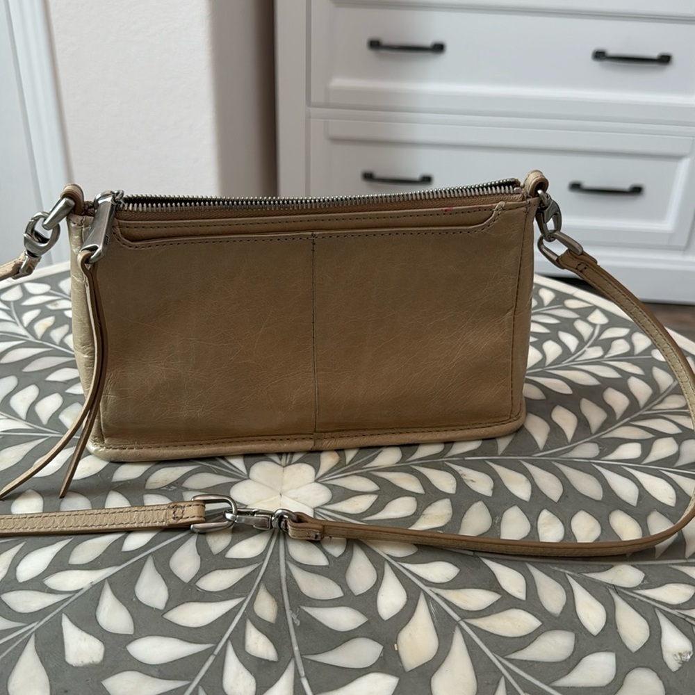 Hobo tan leather crossbody purse